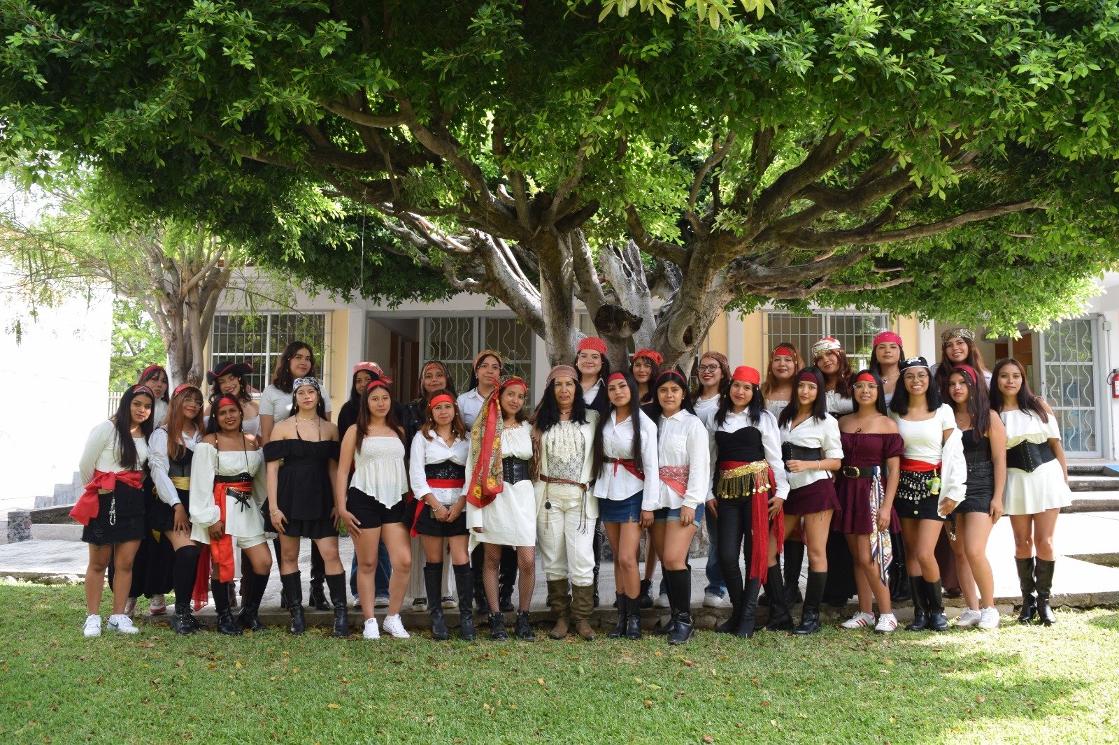 Grupo de estudiantes de Educaci&oacute;n Preescolar durante actividad de pr&aacute;ctica profesional